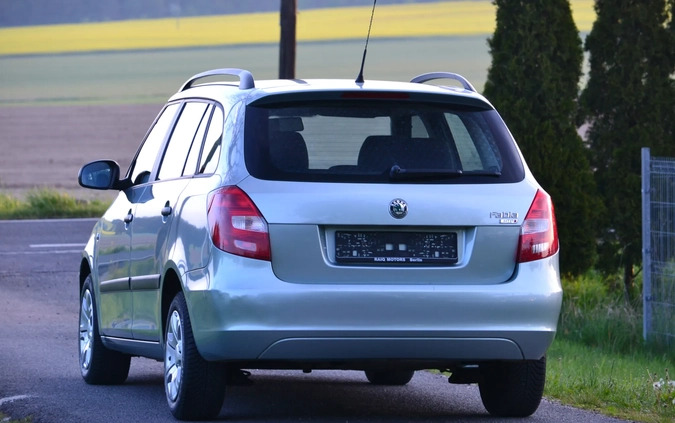 Skoda Fabia cena 13300 przebieg: 114385, rok produkcji 2010 z Chojnów małe 301